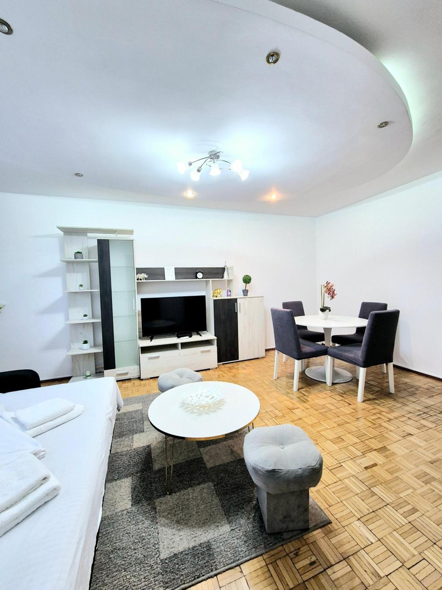 Chic Comfort 1Bdr With Landmark View - Concerthall Bucharest Exterior photo